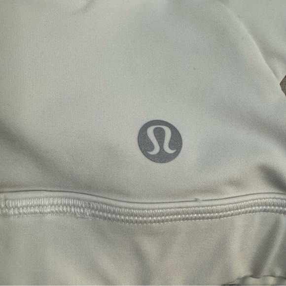 Size 4 Lululemon White Envital Sports Bra B/C Cup Cross back with Padding Pads - Picture 10 of 13